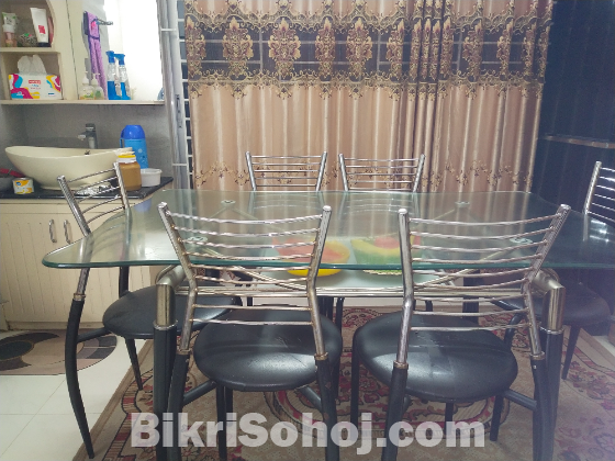 Table set with 6 chairs